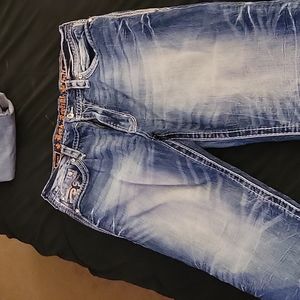 Arona easy stretch cropped jeans. Rock rival. Size 34. The color is blue.